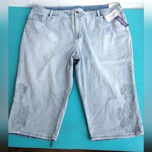 NWT Catherines Women's High Rise Capri Jeans Embroidered 26WP